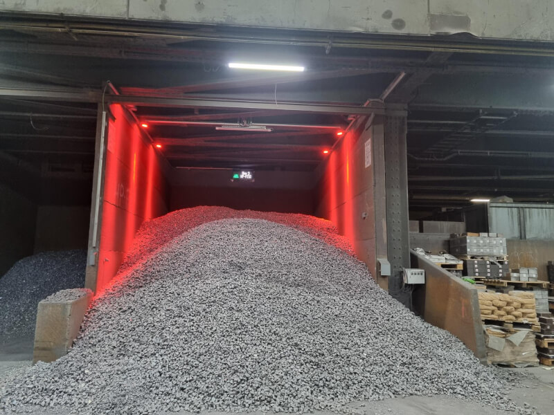 Bunker mit roter Beleuchtung