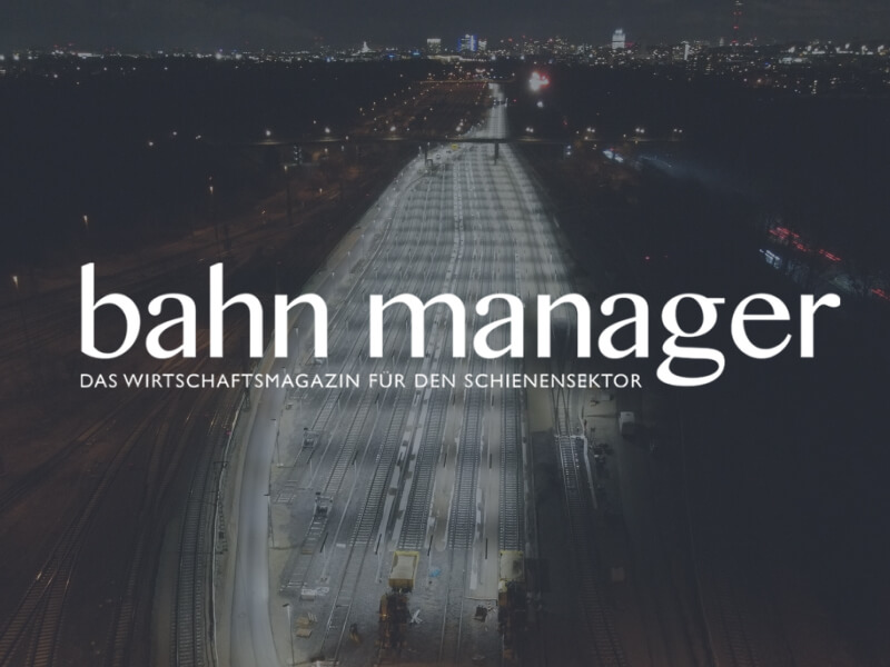 das Logo des Magazins bahn manager auf dem Bild des Rangbierbahnhofs München